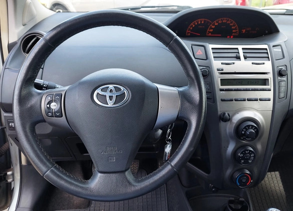 Toyota Yaris cena 23900 przebieg: 147326, rok produkcji 2010 z Rydułtowy małe 436
